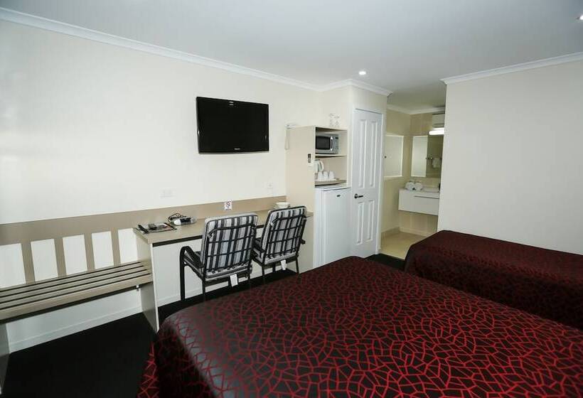חדר משפחתי, Amber Lodge Motel