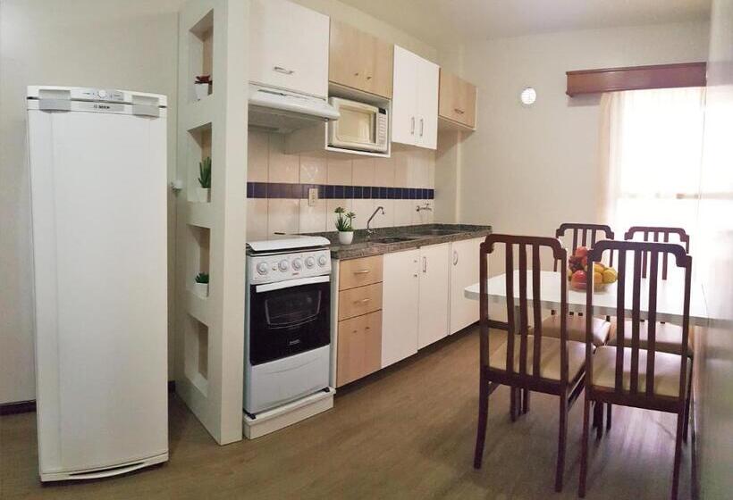 패밀리 룸, Bomar Residence