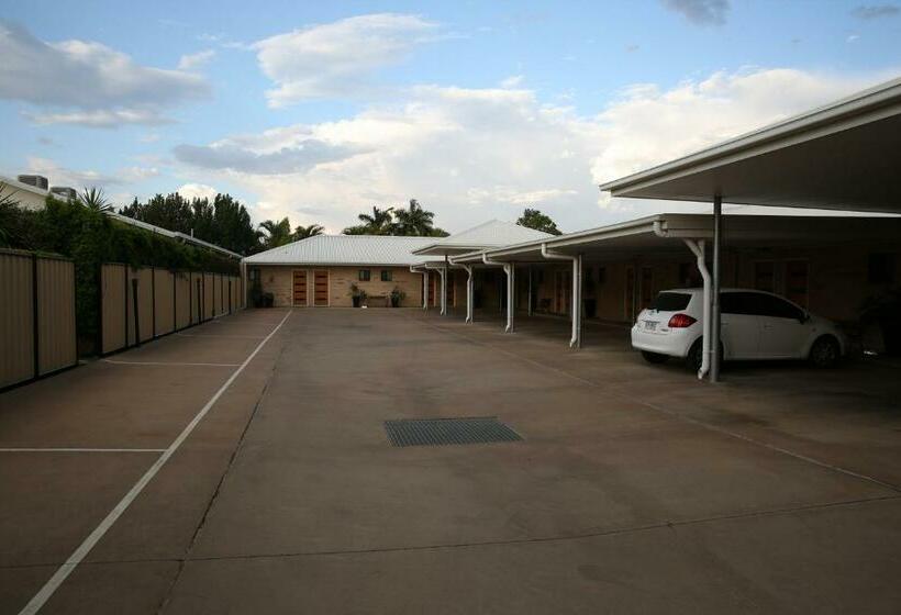 패밀리 룸, Emerald Central Palms Motel