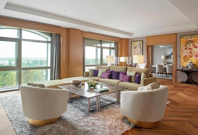 سوییت اجرایی, Hyatt Regency Tashkent