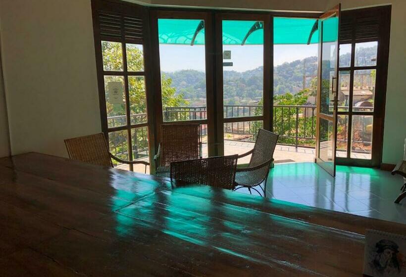 Quarto Economy, Pearl House