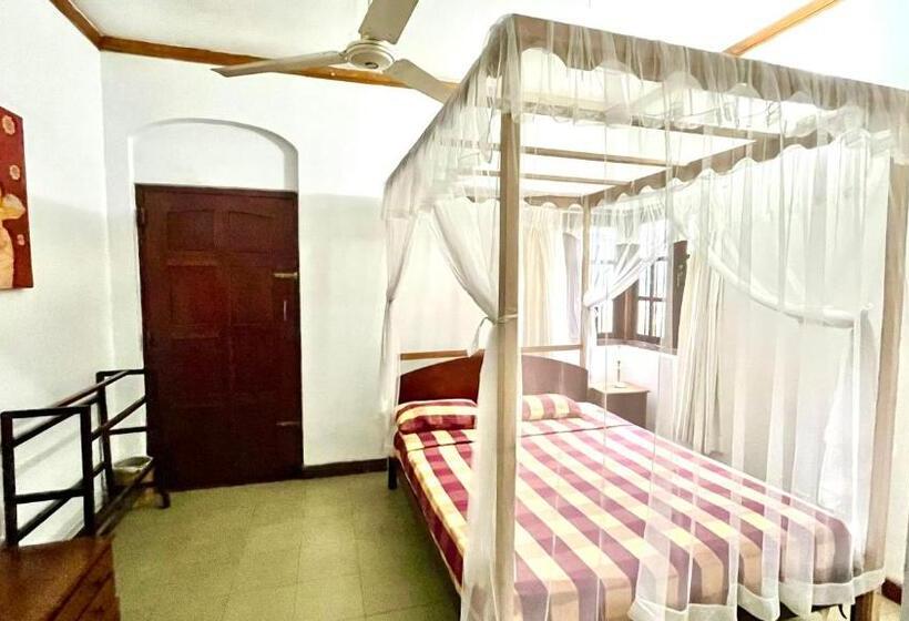 Quarto Estandar com Sacada, Pearl House