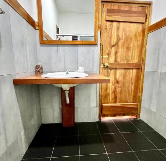 Quarto Deluxe, Pearl House