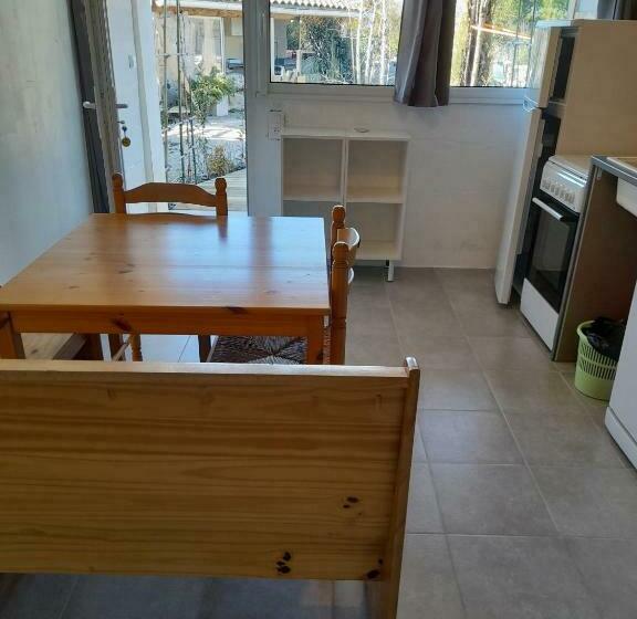Семейный Номер Вид на Сад, Chambres D Hôtes Chez Cécile à Lagnes