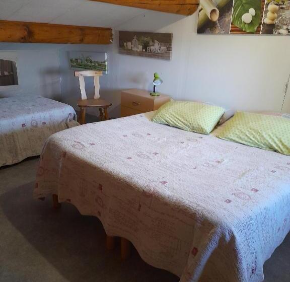 Семейный Номер Вид на Сад, Chambres D Hôtes Chez Cécile à Lagnes