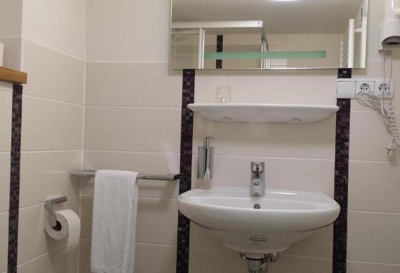 Семейный Номер, Fachwerk Hotel Eisenbart