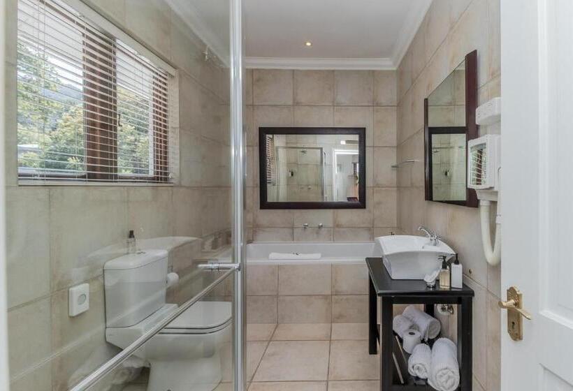 غرفة ديلوكس مزودة بشرفة, Fernwood Manor Boutique Guest House