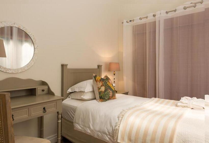 جناح عائلي, Fernwood Manor Boutique Guest House