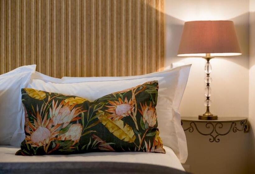 جناح عائلي, Fernwood Manor Boutique Guest House