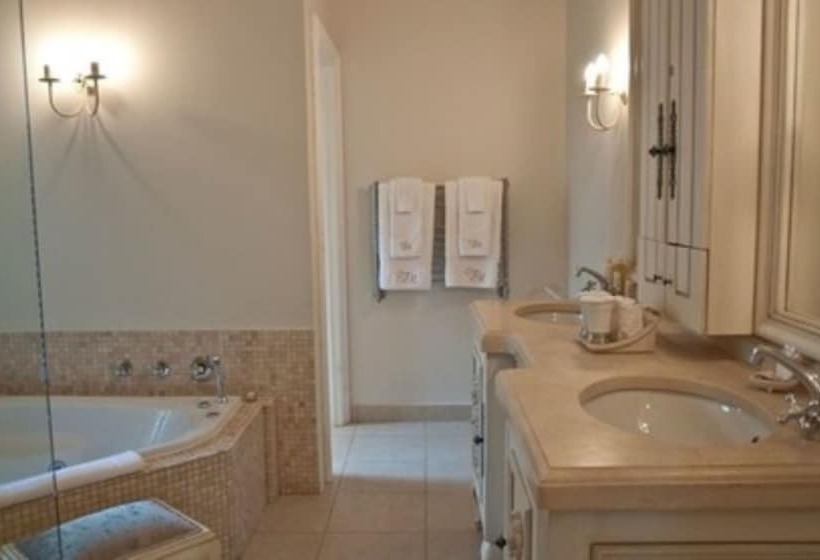 جناح إدارى, Fernwood Manor Boutique Guest House