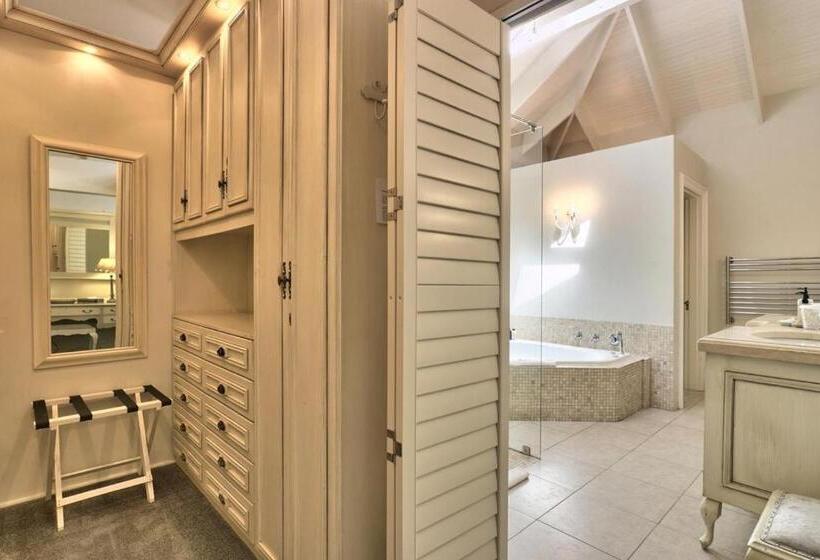 جناح إدارى, Fernwood Manor Boutique Guest House