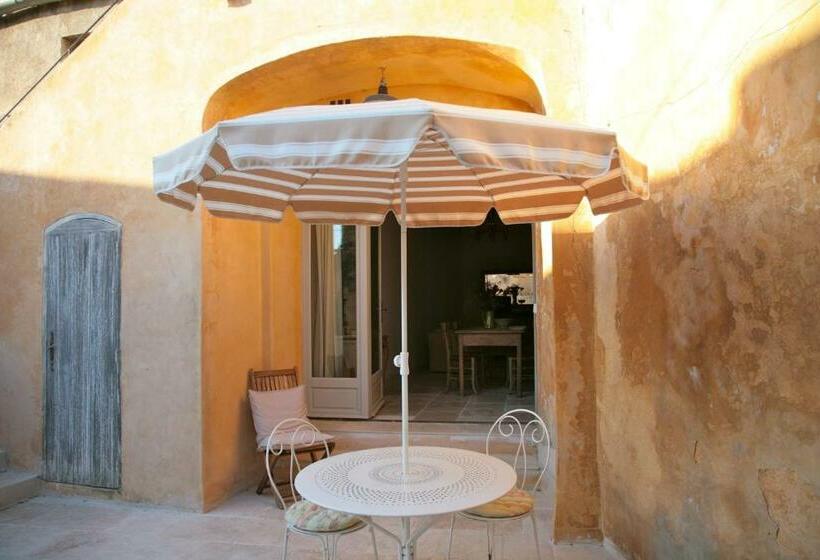 إستوديو ديلوكس, Ancienne Maison Des Gardes