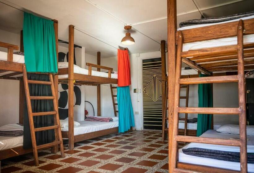 공동 객실, Casa Kayam Hostal Y Residencia Artística
