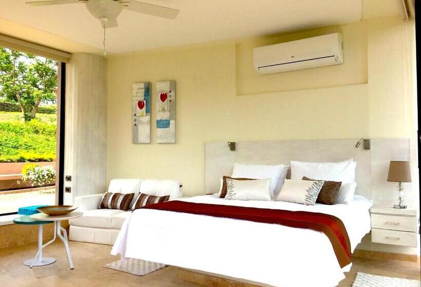 جناح جونيور, Casa Ambrosia
