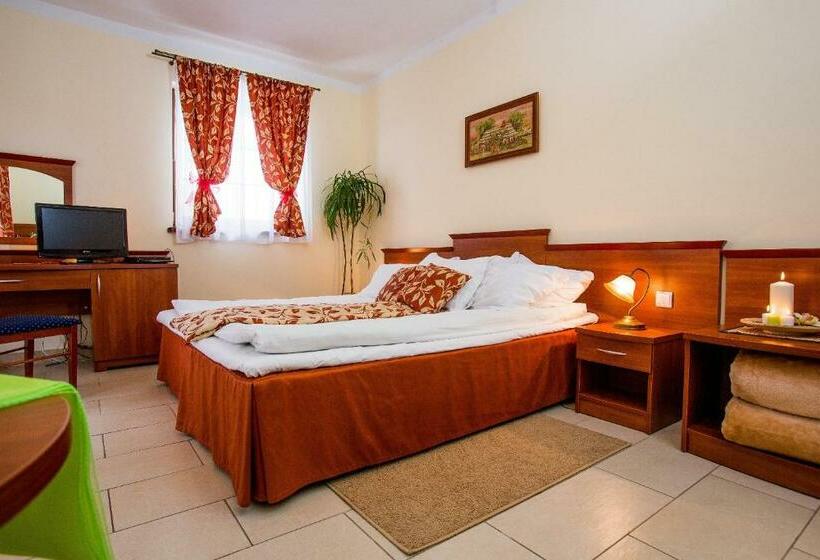 חדר סטנדרט לשלושה עם מרפסת, Concordia