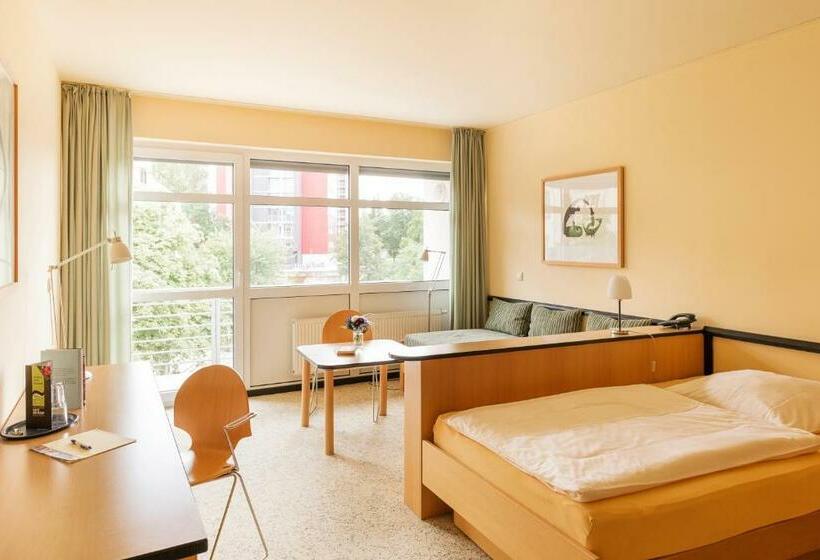 Standard Triple Room, Am Weberplatz
