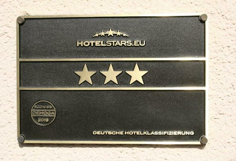 Quarto Triplo Estandar, Am Weberplatz