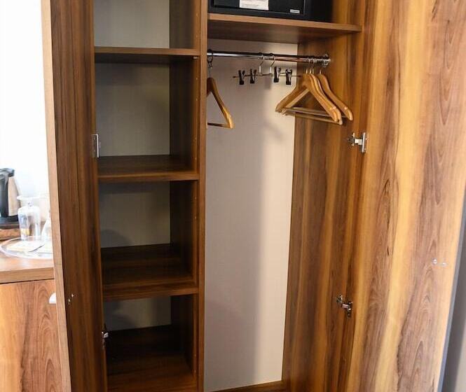 Quarto Estandar, Luna