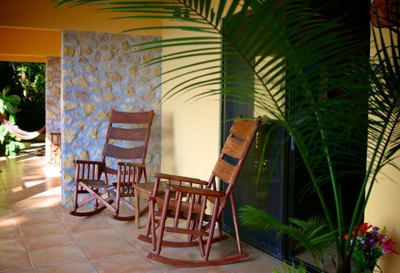 Четырехместный Номер Стандарт Вид на Море, Mango Moon Villa