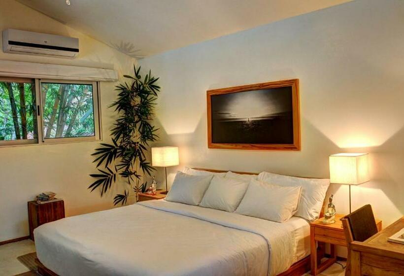 جناح, Moana Surf Resort