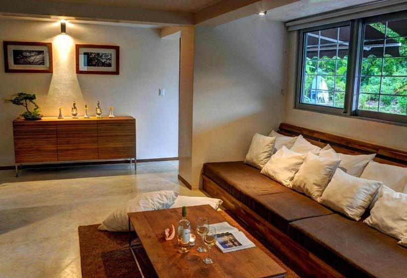 Family studio with garden view, Moana Surf Resort