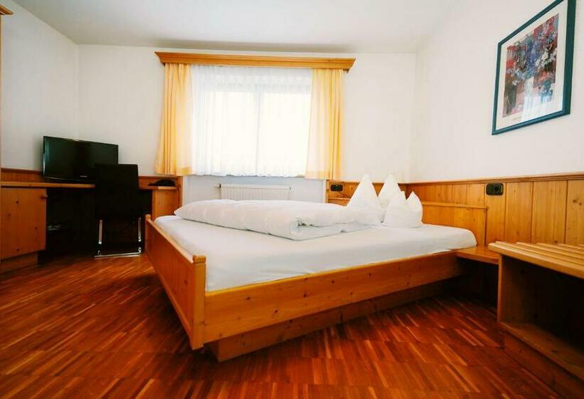 Standard Room, & Restaurant Grüner Baum