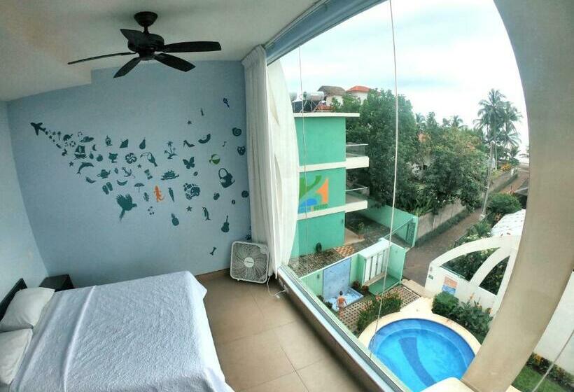 اتاق استاندارد با سرویس بهداشتی مشترک, Room2board Hostel And Surf School