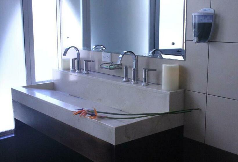 اتاق استاندارد چهار تخته, Room2board Hostel And Surf School