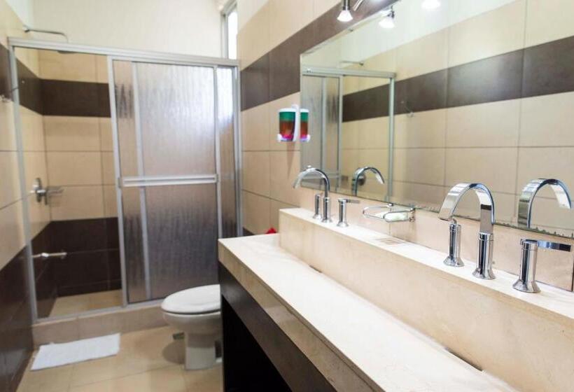 اتاق استاندارد سه تخته با سرویس بهداشتی مشترک, Room2board Hostel And Surf School