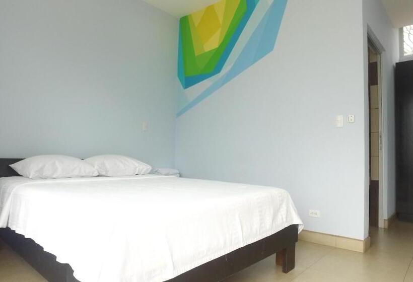اتاق استاندارد, Room2board Hostel And Surf School