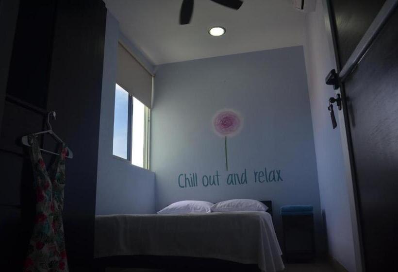 اتاق استاندارد با سرویس بهداشتی مشترک, Room2board Hostel And Surf School