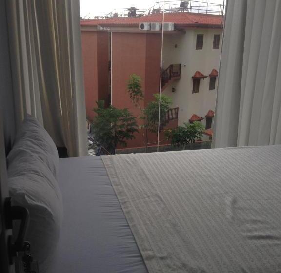 اتاق استاندارد با سرویس بهداشتی مشترک, Room2board Hostel And Surf School