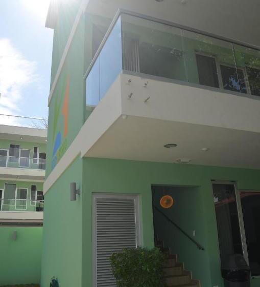 اتاق لوکس, Room2board Hostel And Surf School