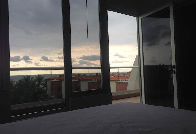 اتاق استاندارد با سرویس بهداشتی مشترک, Room2board Hostel And Surf School