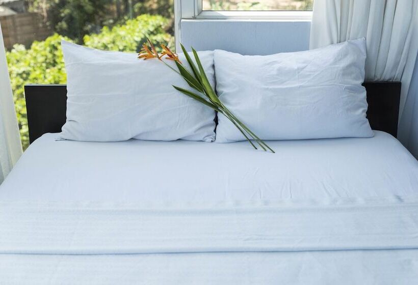 اتاق استاندارد با سرویس بهداشتی مشترک, Room2board Hostel And Surf School