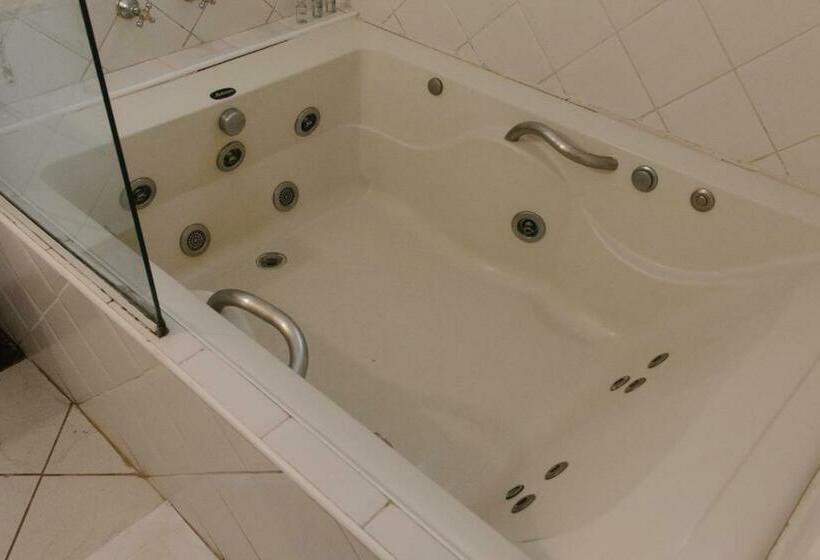 Suíte com Hidromassagem, Arco Iris Chalés I