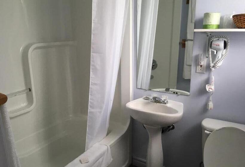 带特大床的标准间, Travelodge By Wyndham Port Elgin