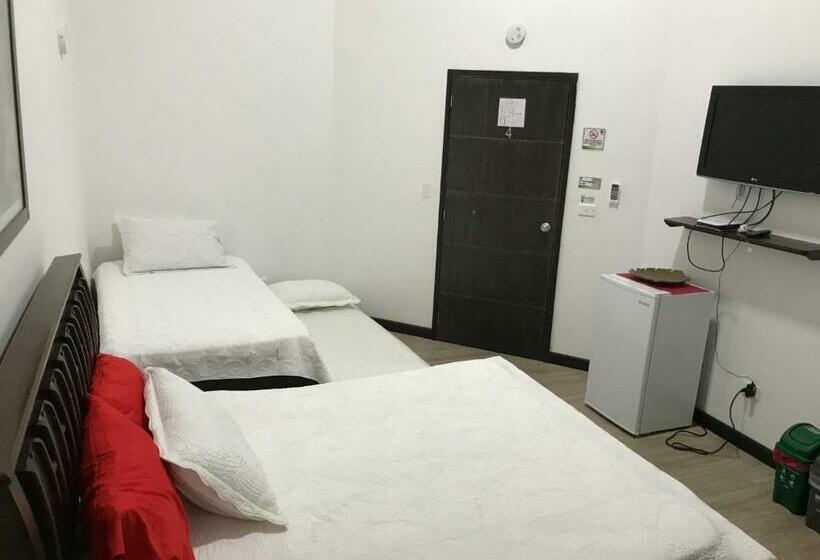 Четырехместный Номер Стандарт, Hospedaje Solymar Sarie Bay