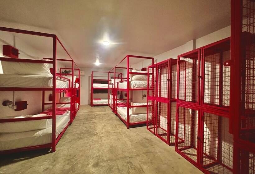 تختخواب در اتاق مشترک, Slumber Party Krabi