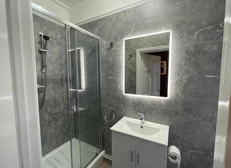 Люкс 2 Спальни, Bryncelyn Guesthouse