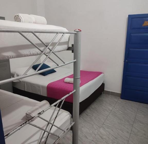 4인용 스탠다드 룸, Hostal 1811