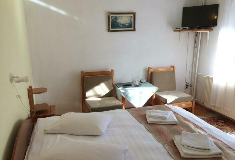اتاق استاندارد سه نفره, Pension Casa Alba