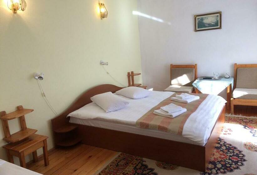 غرفة قياسية ثلاثية, Pension Casa Alba