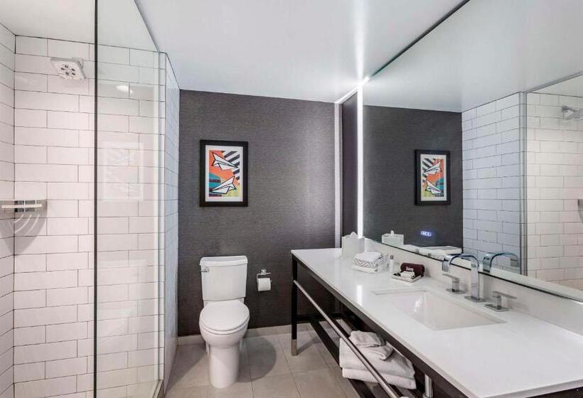 غرفة قياسية سرير كينج, Cambria Hotel Lax