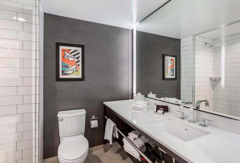 Номер Стандарт, Cambria Hotel Lax