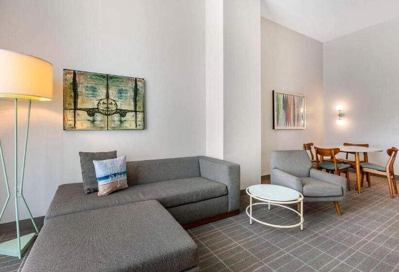 Люкс Кровать Кинг, Cambria Hotel Lax