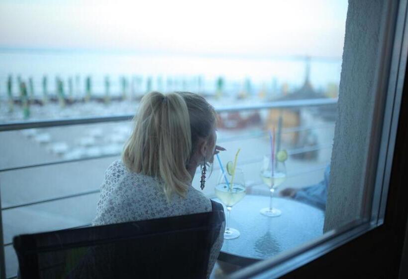 家庭套房, Agapi Mamaia