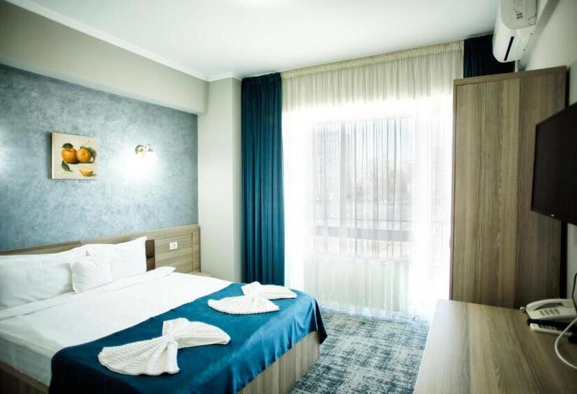 带阳台及侧面海景的标准房间, Agapi Mamaia