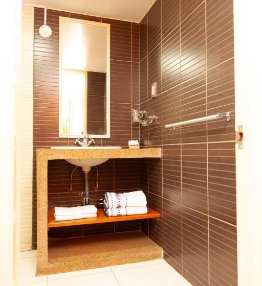 חדר סטנדרט עם מיטת קינג, Holiday Suites