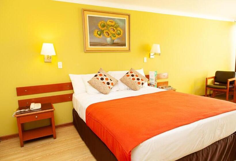 חדר סטנדרט עם מיטת קינג, Holiday Suites